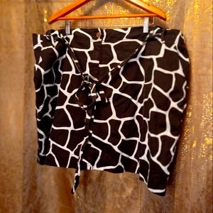 24W skirt with belt and attached shorts. Lands' End.  Like new.